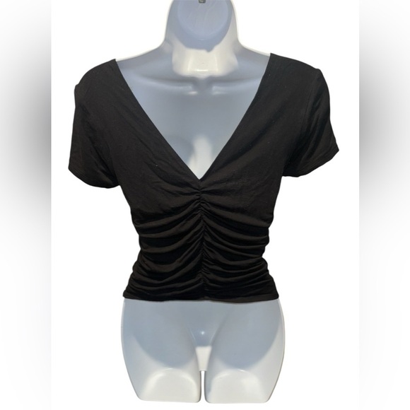 Forever 21 Black Scrunched V-neck - Picture 2 of 2